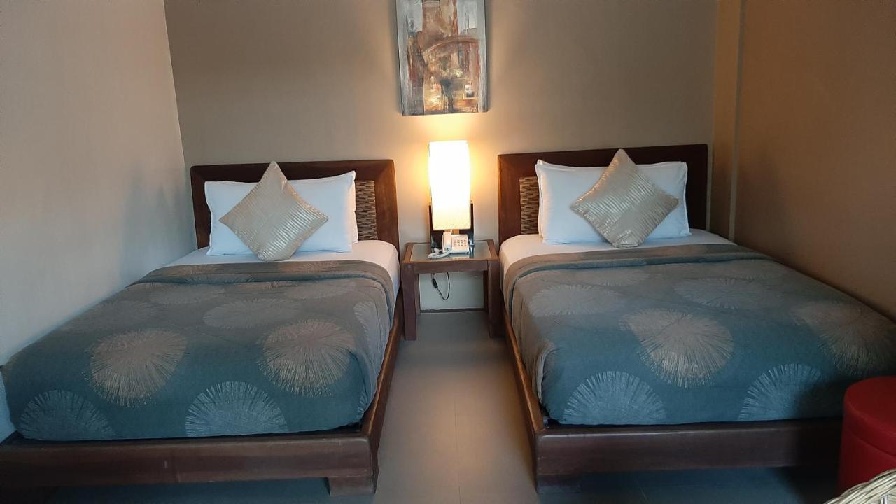 Urban Sands Hotel Iloilo Bagian luar foto