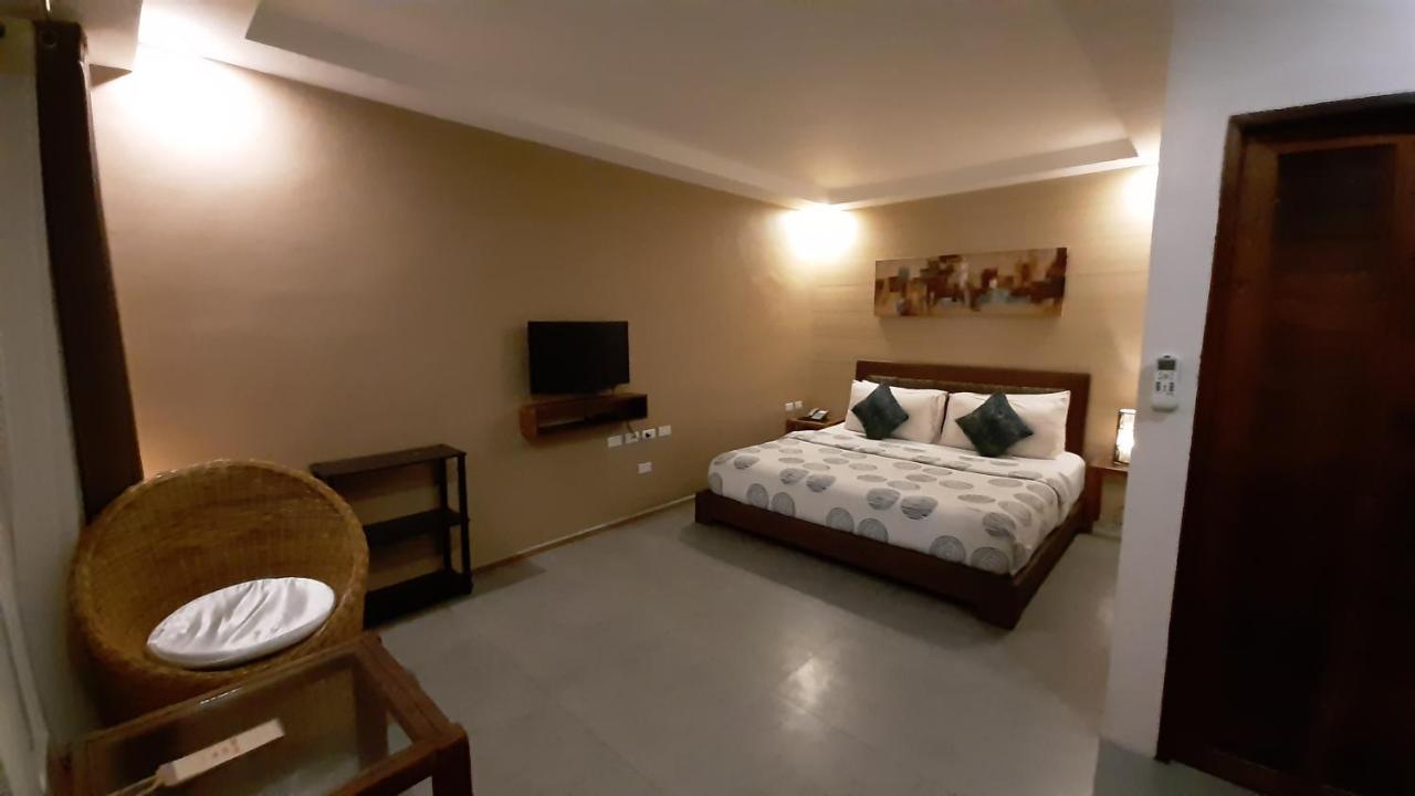 Urban Sands Hotel Iloilo Bagian luar foto