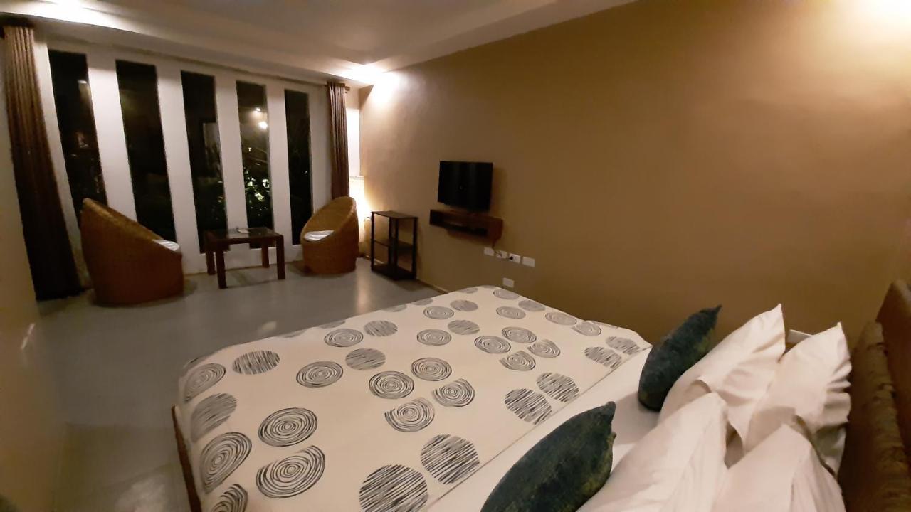 Urban Sands Hotel Iloilo Bagian luar foto
