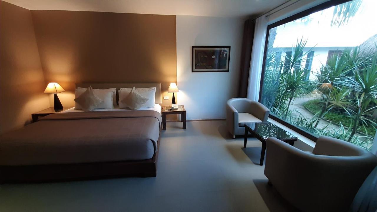 Urban Sands Hotel Iloilo Bagian luar foto