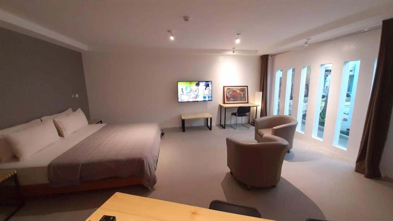 Urban Sands Hotel Iloilo Bagian luar foto
