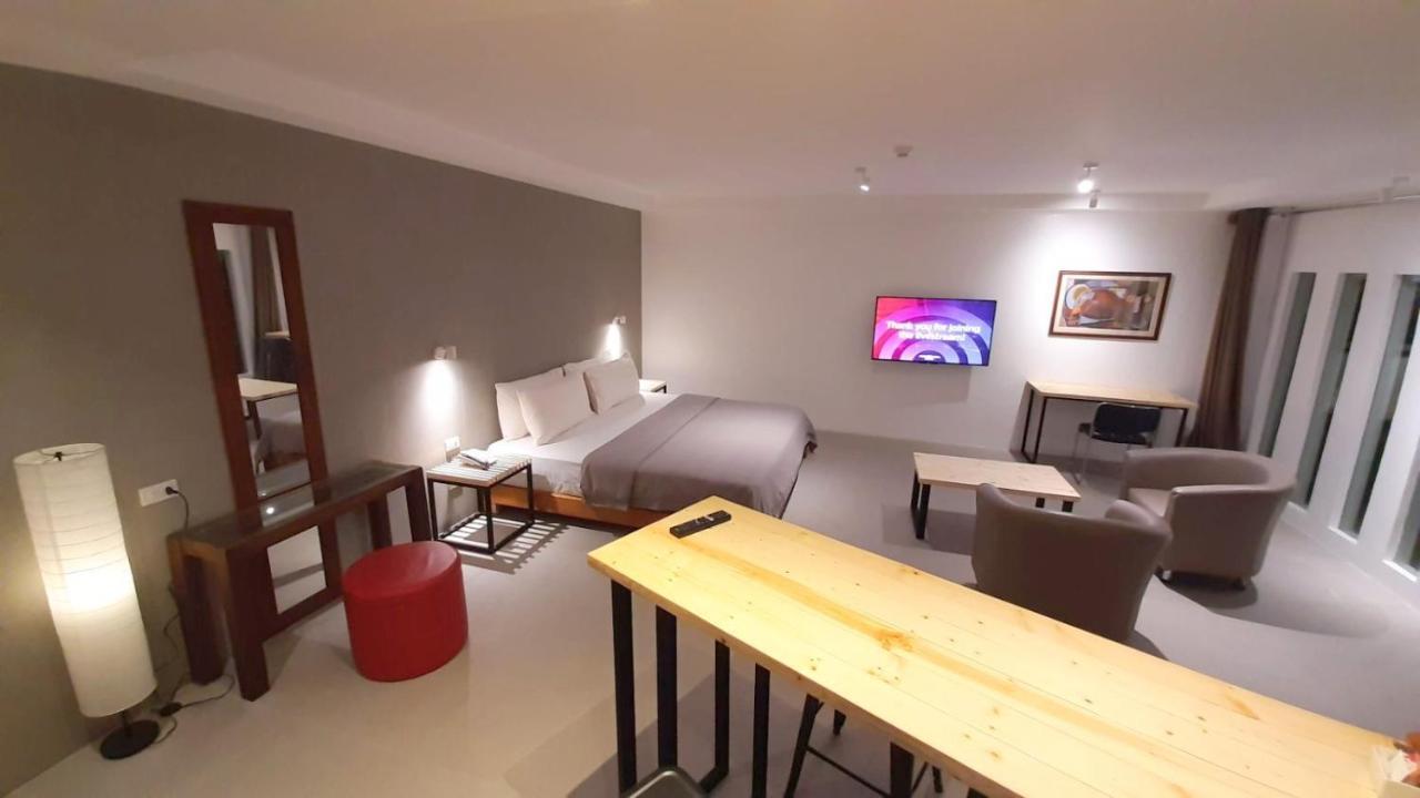 Urban Sands Hotel Iloilo Bagian luar foto