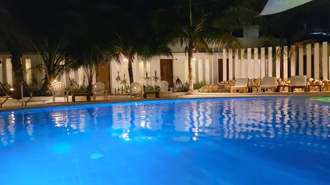 Urban Sands Hotel Iloilo Bagian luar foto