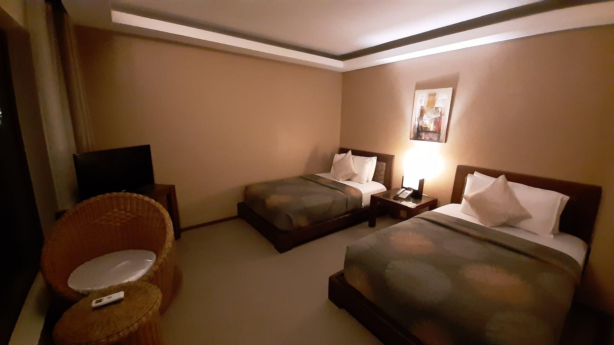 Urban Sands Hotel Iloilo Bagian luar foto
