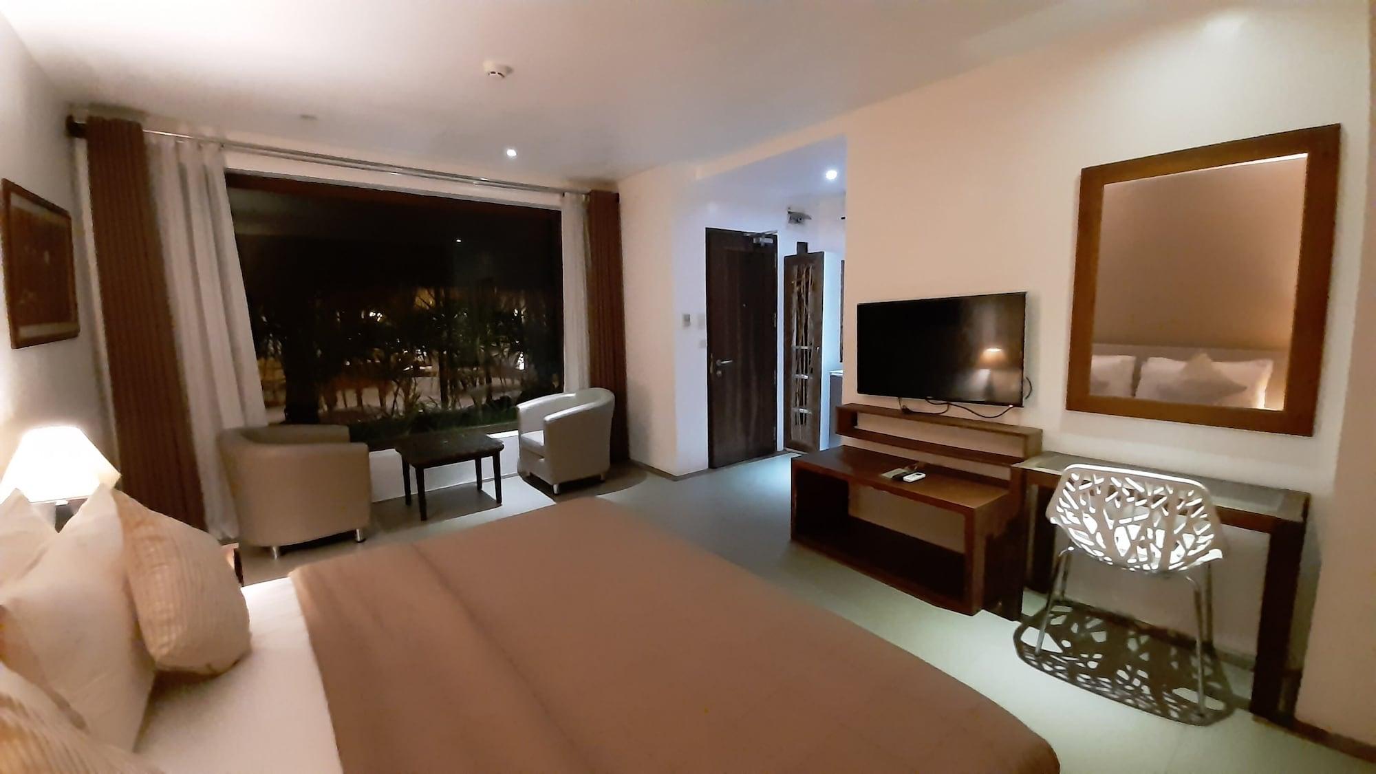 Urban Sands Hotel Iloilo Bagian luar foto