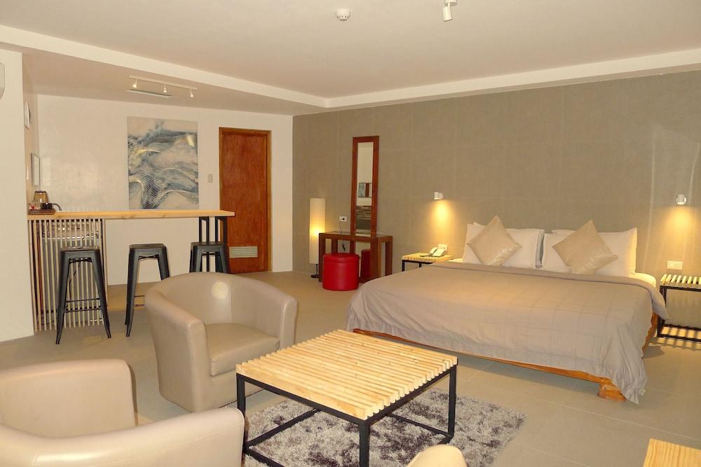 Urban Sands Hotel Iloilo Bagian luar foto