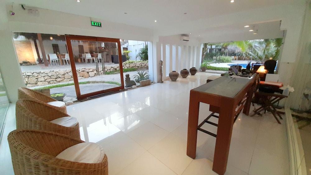 Urban Sands Hotel Iloilo Bagian luar foto