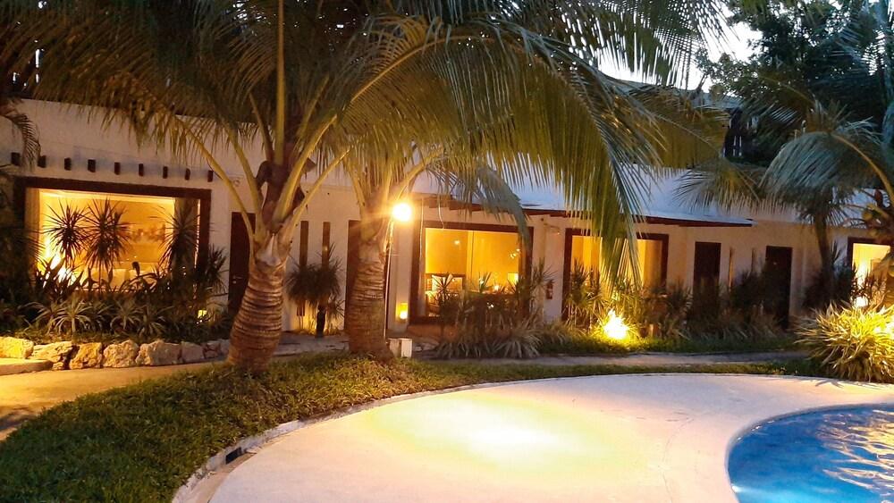 Urban Sands Hotel Iloilo Bagian luar foto